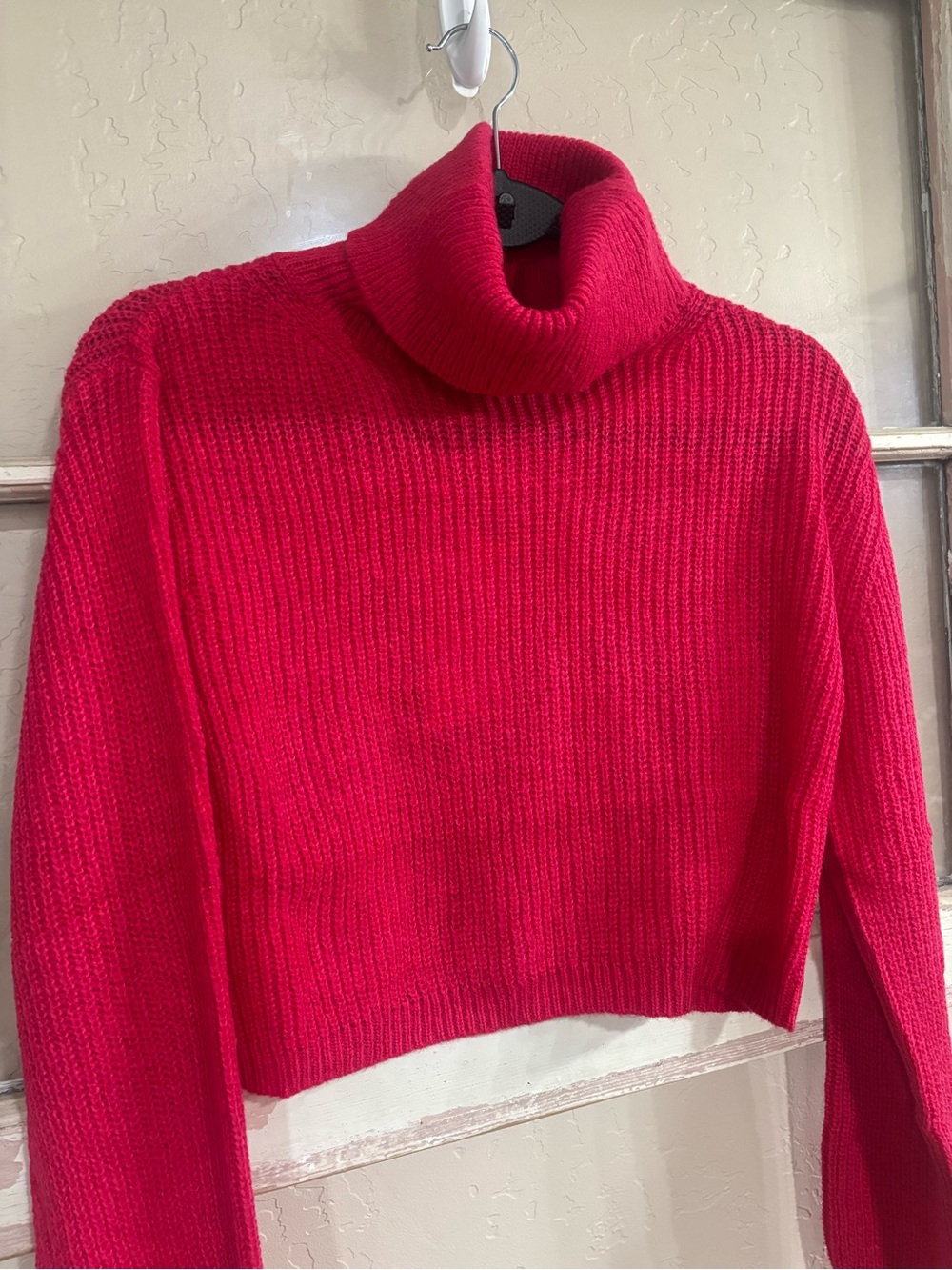 Women's Red/Pink Turtleneck Cropped Sweater